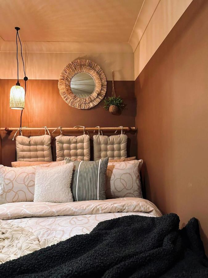 4-Bed Cotswold Getaway With Hot Tub & Gaming Room Churchdown エクステリア 写真
