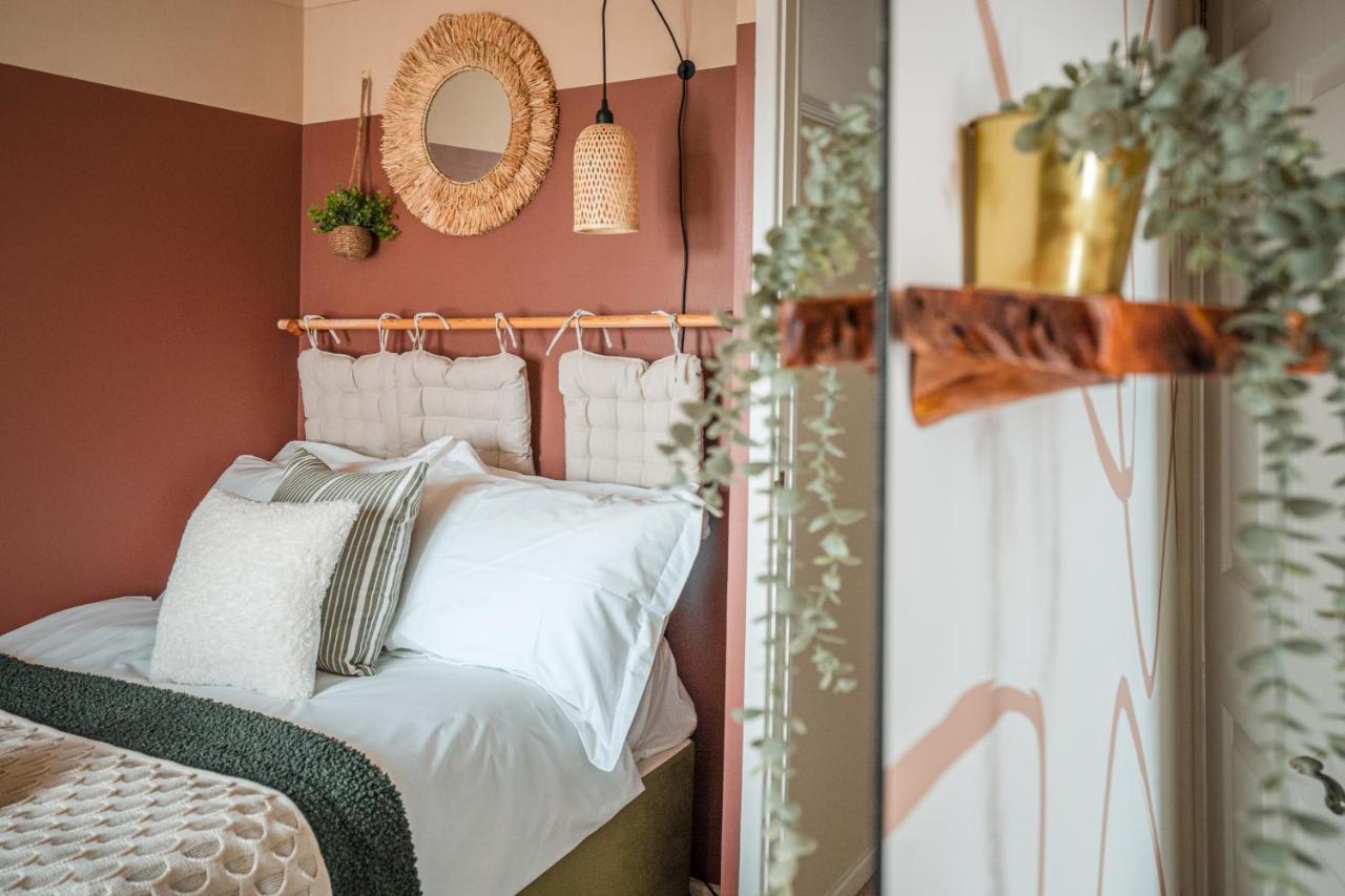4-Bed Cotswold Getaway With Hot Tub & Gaming Room Churchdown エクステリア 写真