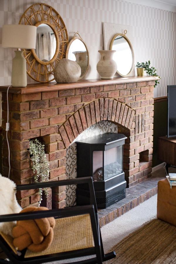 4-Bed Cotswold Getaway With Hot Tub & Gaming Room Churchdown エクステリア 写真