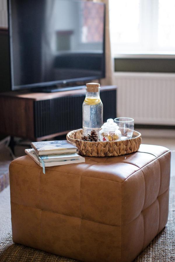 4-Bed Cotswold Getaway With Hot Tub & Gaming Room Churchdown エクステリア 写真