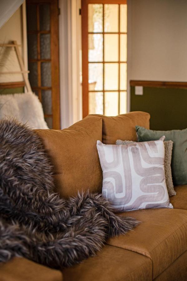 4-Bed Cotswold Getaway With Hot Tub & Gaming Room Churchdown エクステリア 写真