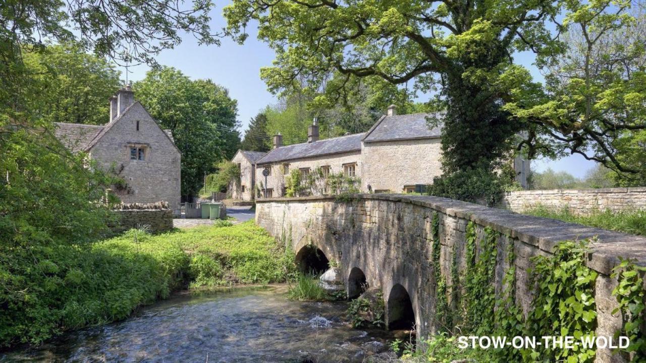 4-Bed Cotswold Getaway With Hot Tub & Gaming Room Churchdown エクステリア 写真
