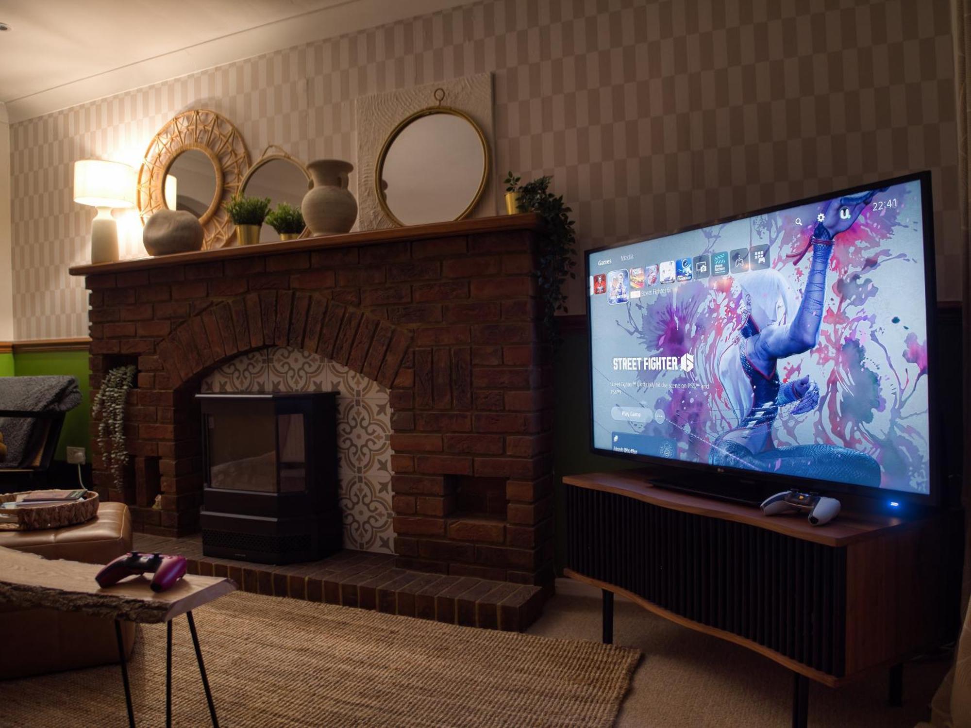4-Bed Cotswold Getaway With Hot Tub & Gaming Room Churchdown エクステリア 写真
